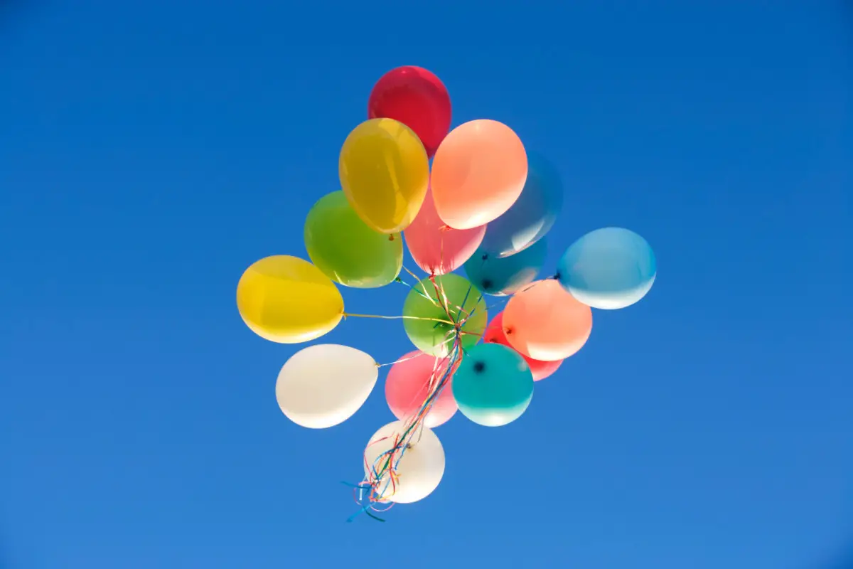 How Many Balloons To Lift A Person - Fun With Balloons