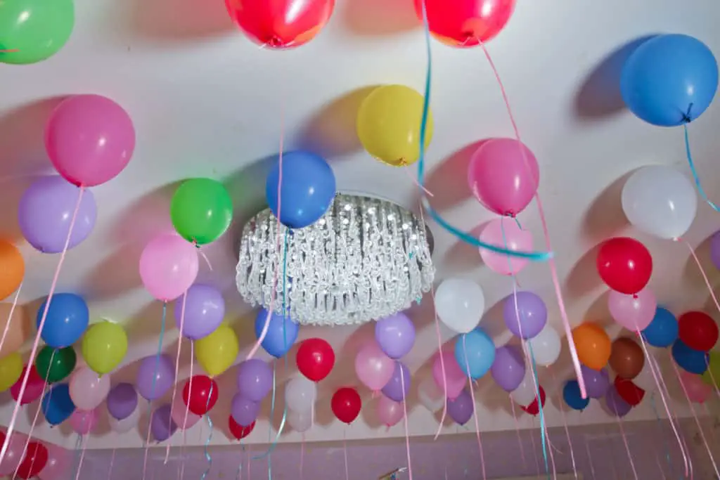 Everything You Need To Know About Ceiling Balloons/Balloon Ceiling ...